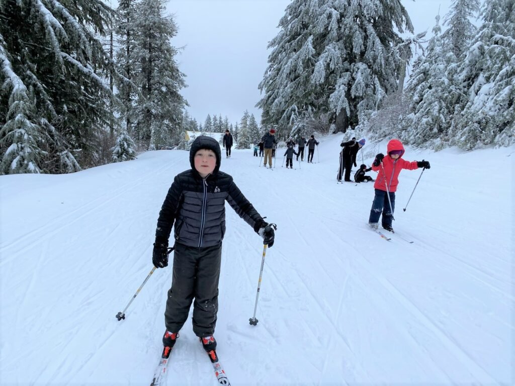 Children classic cross-country skiing at Winterfest 2020.