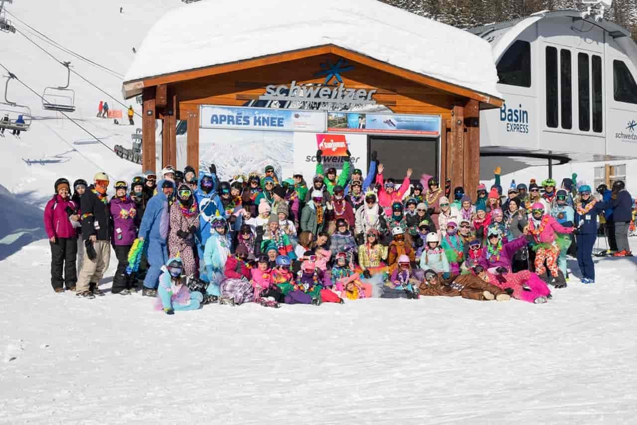 Big Group of snow sport people.
