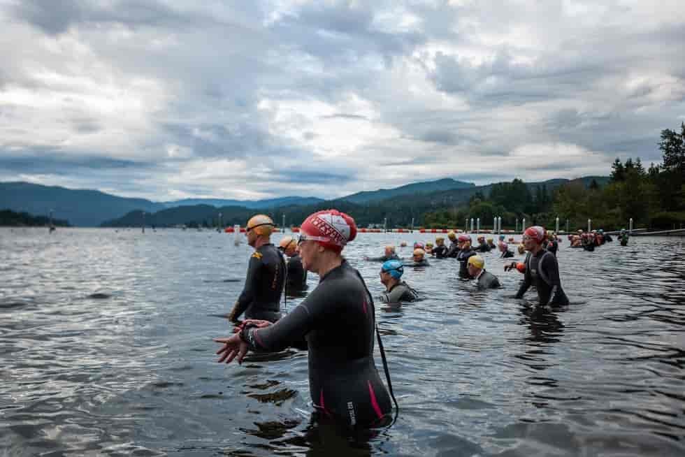 A group of people about to start a triatholan swim.